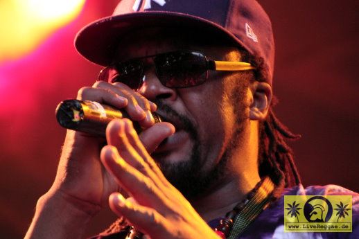 Vido Jelashe (D) and The House Of Riddim Band 20. Reggae Jam Festival - Bersenbrueck 01. August 2014 (3).JPG